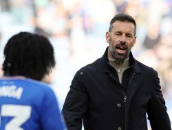 Nasib Van Nistelrooy di Leicester: Gelap Seperti Malam Tanpa Bintang!