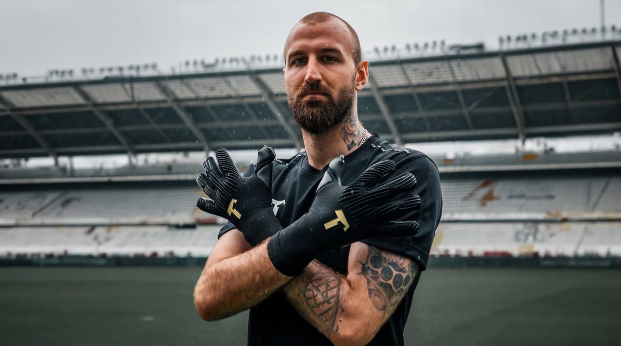 Setan Merah Incar Kiper Murah Meriah!