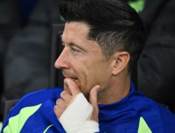Bom Lewandowski! Kapten Mundur!
