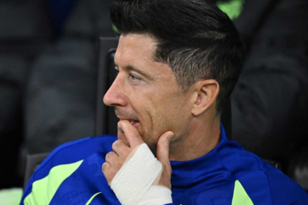 Bom Lewandowski! Kapten Mundur!