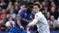 Liverpool Pilih Bek, Bukan Striker? Strategi Mengejutkan The Reds!