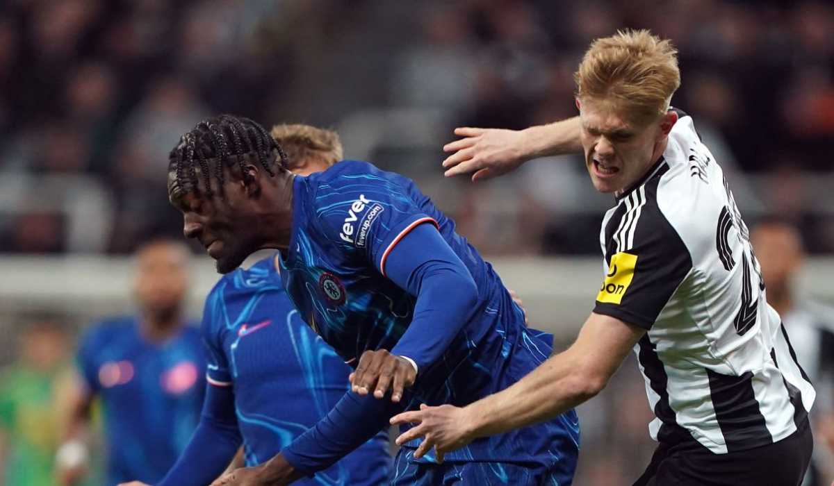 Newcastle Incar Bek Chelsea, Bukan Lagi Isak!
