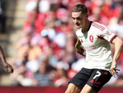 Liverpool Gigit Jari!  Miliaran Lenyap, Trofi Melesat!