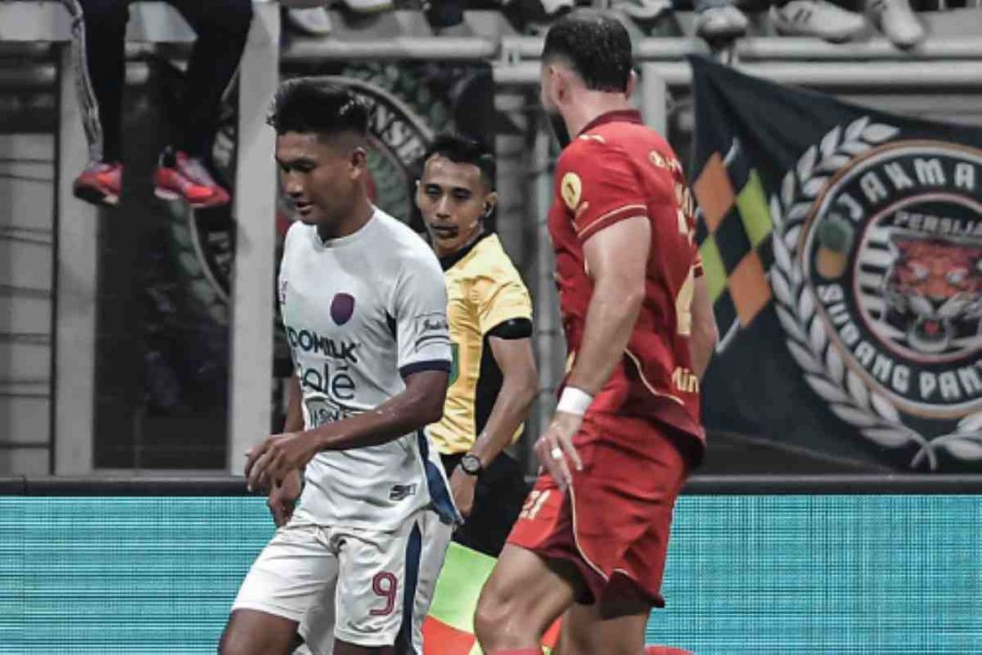 Persija Hancurkan Persita! Kemenangan Telak 4-0!