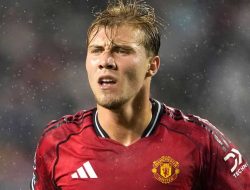 Hojlund:  Tetap di MU, Tak Gentar dengan Sesko!