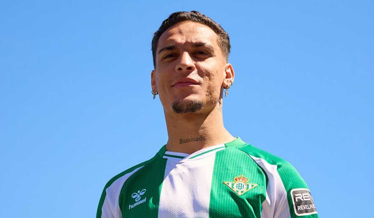 Bayern Gagal 'Curi' Antony! Betis Amankan Bintang Brasil