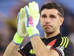 Martinez Gigit Jari, MU Pilih Kiper Lain!